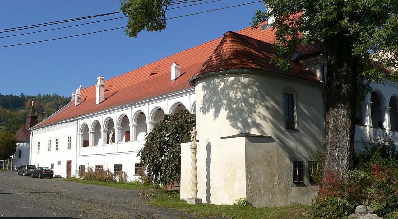 Zamek Mokrosuky Exteriör bild